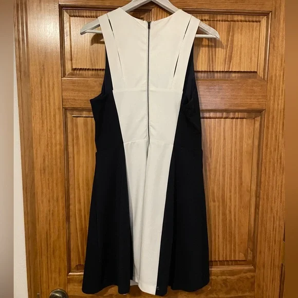 Adelyn Rae - Picture 2 of 2